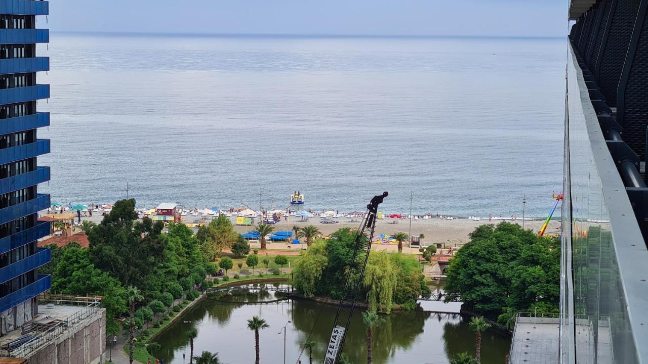 Deluxe Hotel Room In The Heart Of Batumi Orbi City A Block Buitenkant foto